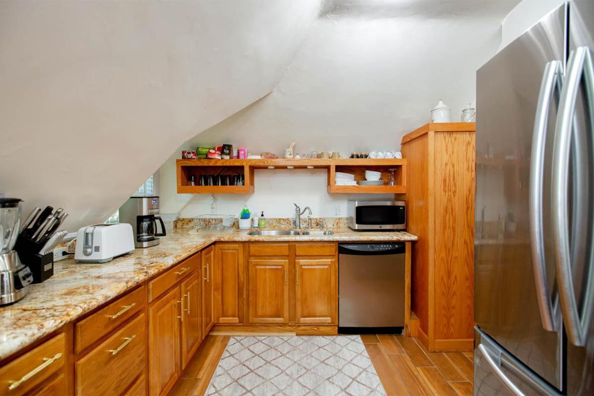 Alameda 3Br Unique Victorian Penthouse With Deck And Outdoor Furniture, Ac, 3 Blocks To Beach & Shopping Center & 2 Free Parking Spaces المظهر الخارجي الصورة