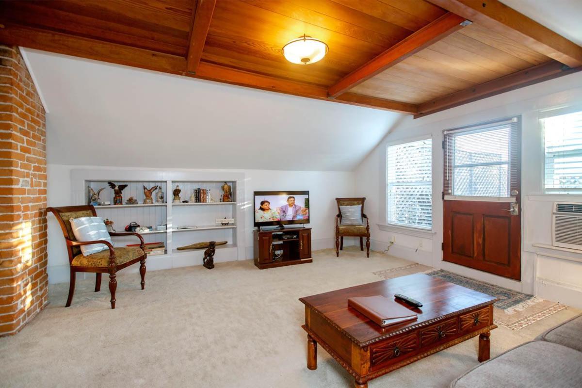 Alameda 3Br Unique Victorian Penthouse With Deck And Outdoor Furniture, Ac, 3 Blocks To Beach & Shopping Center & 2 Free Parking Spaces المظهر الخارجي الصورة