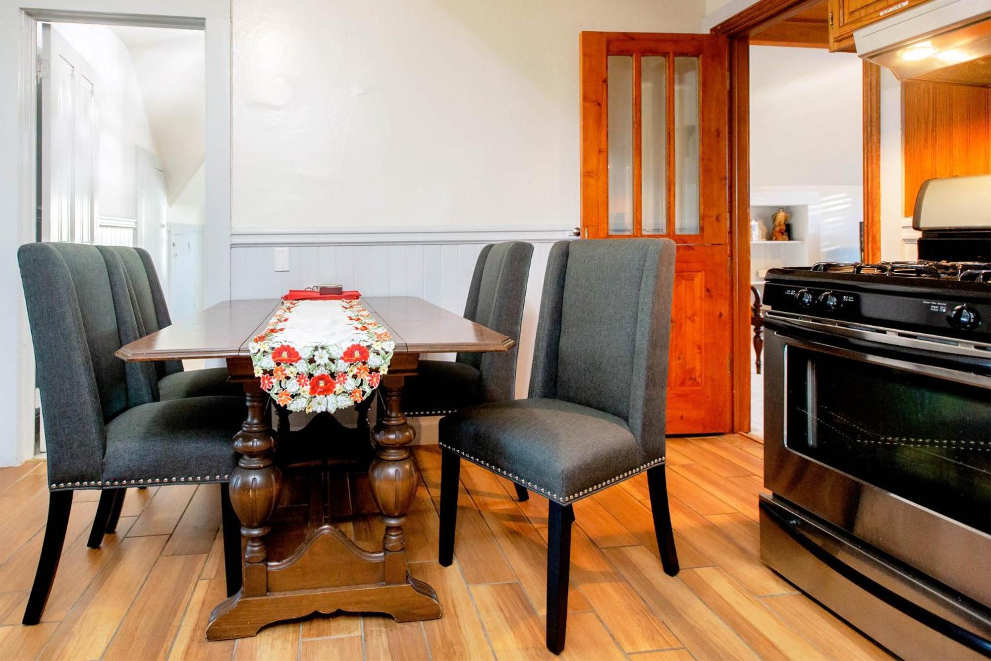 Alameda 3Br Unique Victorian Penthouse With Deck And Outdoor Furniture, Ac, 3 Blocks To Beach & Shopping Center & 2 Free Parking Spaces المظهر الخارجي الصورة