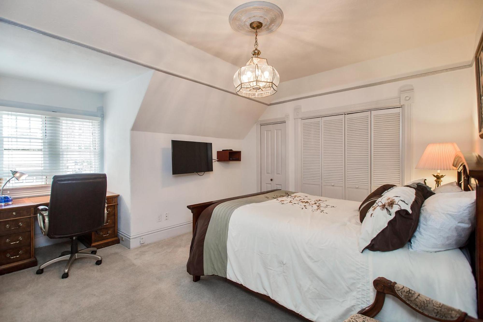 Alameda 3Br Unique Victorian Penthouse With Deck And Outdoor Furniture, Ac, 3 Blocks To Beach & Shopping Center & 2 Free Parking Spaces المظهر الخارجي الصورة